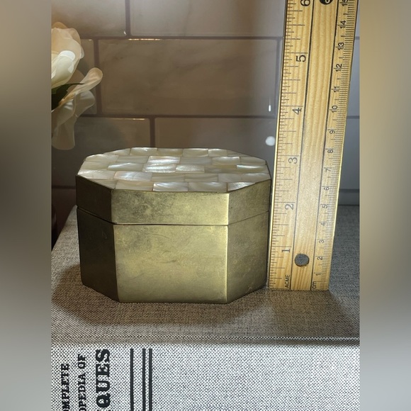 Vintage Brass and Mother of Pearl Jewelry Trinket Box - Picture 10 of 12